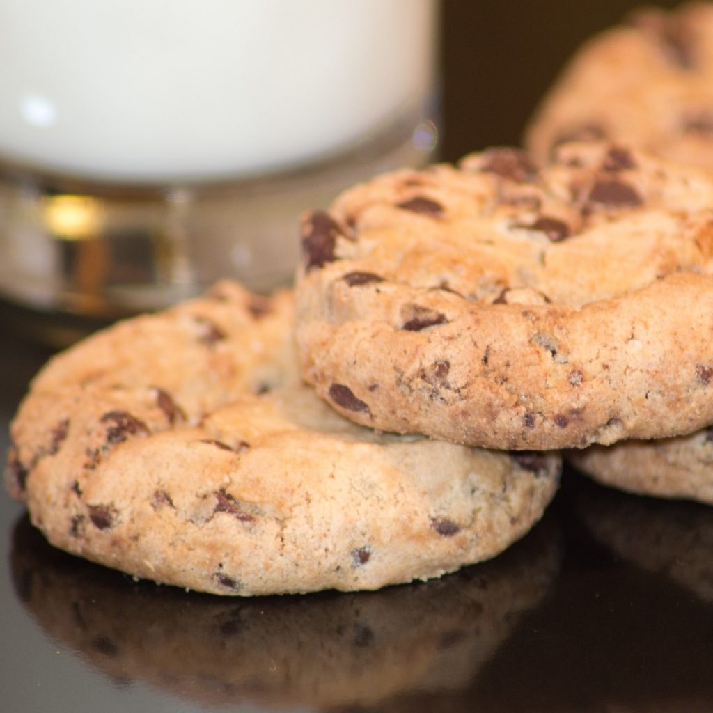 chocolate-chip-cookies-1236324_1920