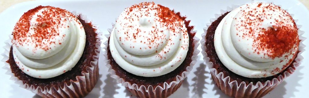 red-velvet-cupcakes-694162_1920
